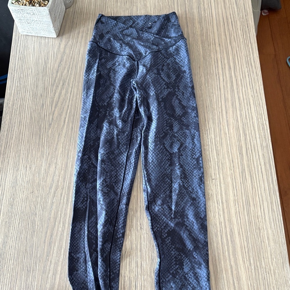 Offline Aerie Real Me Blue Snakeskin Leggings XS